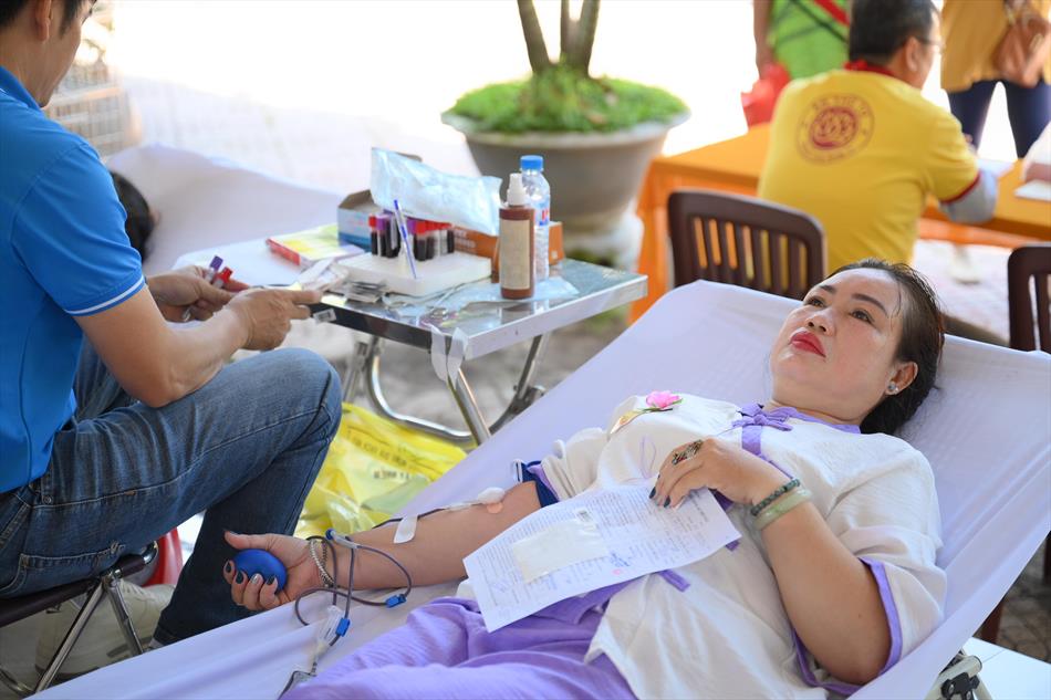 6 HIẾN MÁU TƯƠI ĐẸP 6 HIẾN MÁU TƯƠI ĐẸP