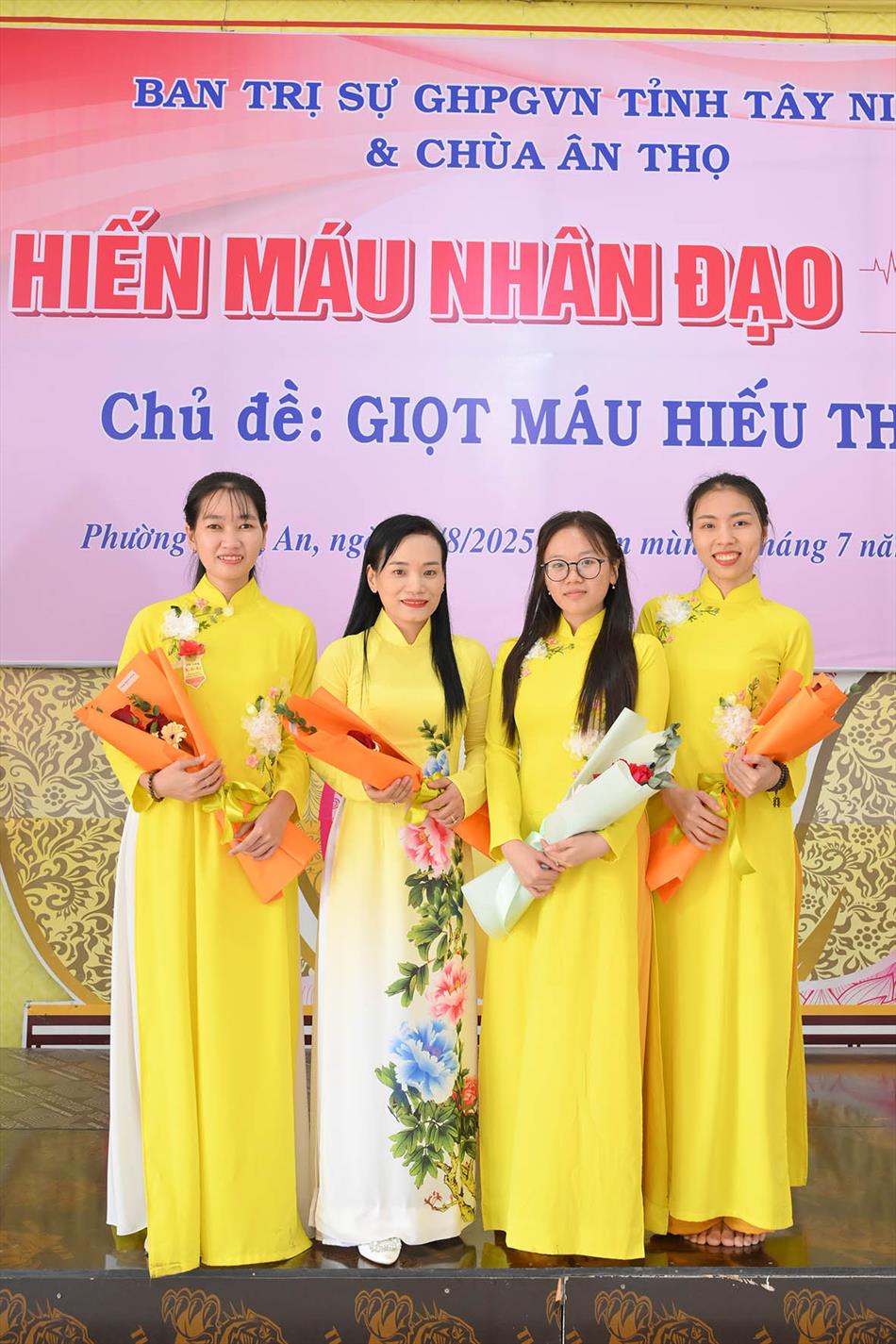 10 KHOẢNH KHẮC ĐÁNG NHỚ 10 KHOẢNH KHẮC ĐÁNG NHỚ