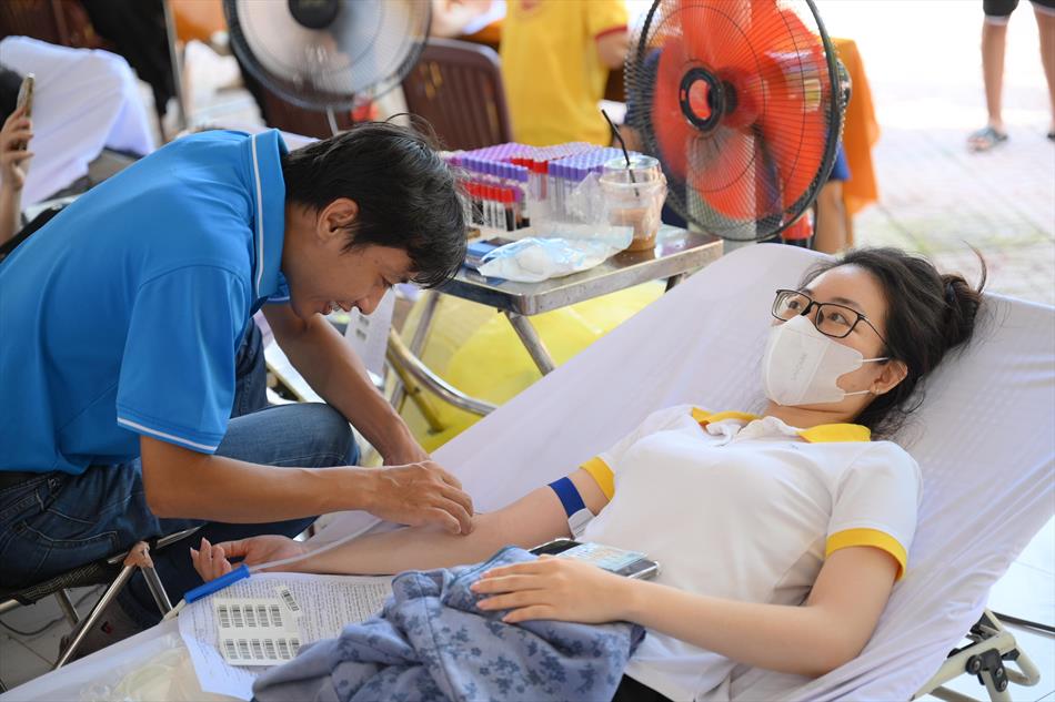 6 HIẾN MÁU TƯƠI ĐẸP 6 HIẾN MÁU TƯƠI ĐẸP