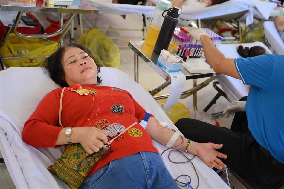 6 HIẾN MÁU TƯƠI ĐẸP 6 HIẾN MÁU TƯƠI ĐẸP