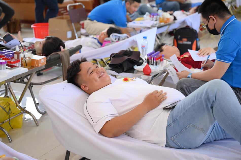 6 HIẾN MÁU TƯƠI ĐẸP 6 HIẾN MÁU TƯƠI ĐẸP