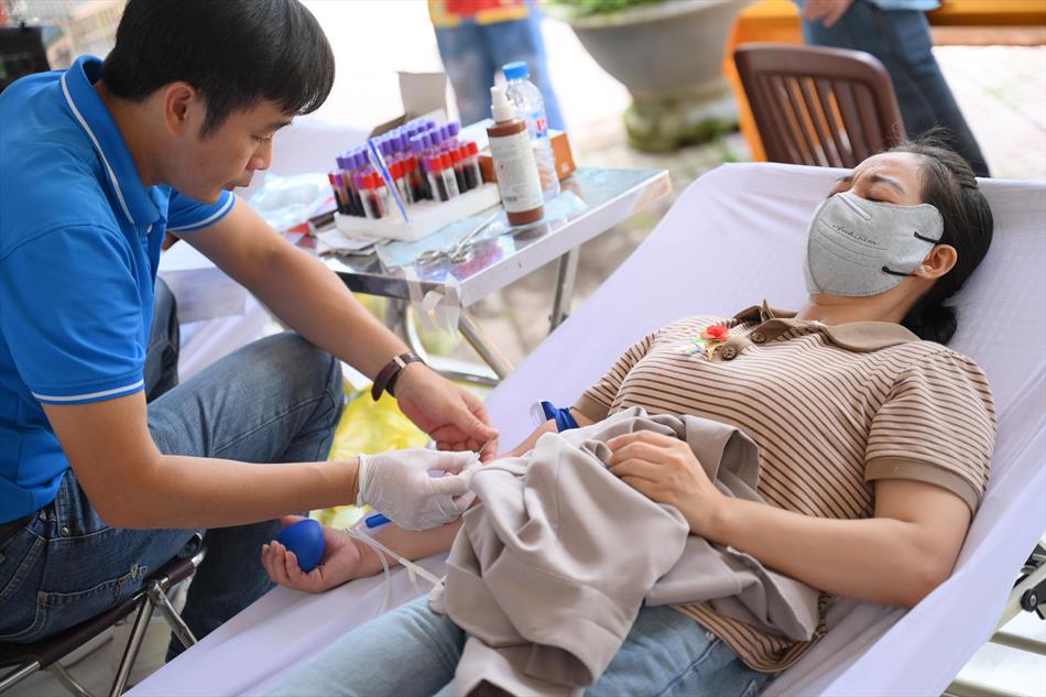 6 HIẾN MÁU TƯƠI ĐẸP 6 HIẾN MÁU TƯƠI ĐẸP