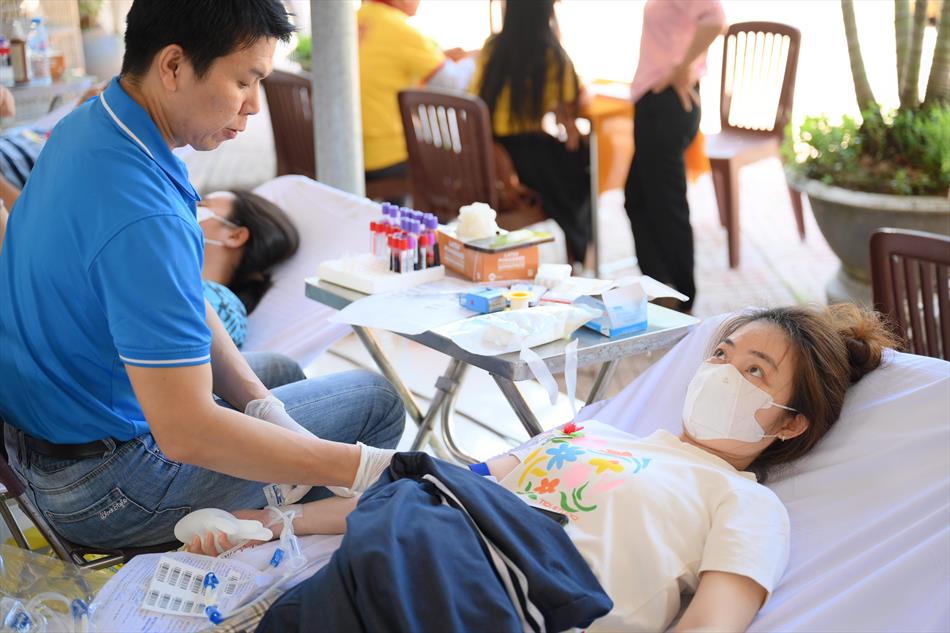 6 HIẾN MÁU TƯƠI ĐẸP 6 HIẾN MÁU TƯƠI ĐẸP