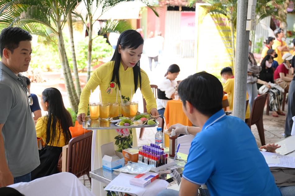 6 HIẾN MÁU TƯƠI ĐẸP 6 HIẾN MÁU TƯƠI ĐẸP