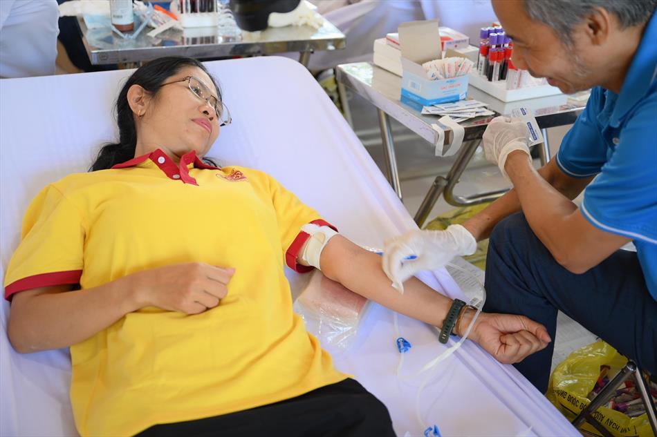 6 HIẾN MÁU TƯƠI ĐẸP 6 HIẾN MÁU TƯƠI ĐẸP