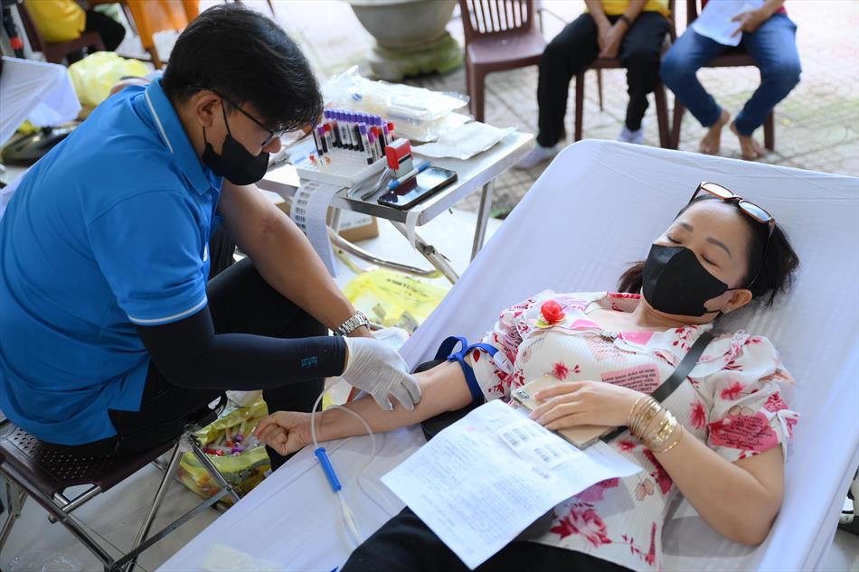 6 HIẾN MÁU TƯƠI ĐẸP 6 HIẾN MÁU TƯƠI ĐẸP