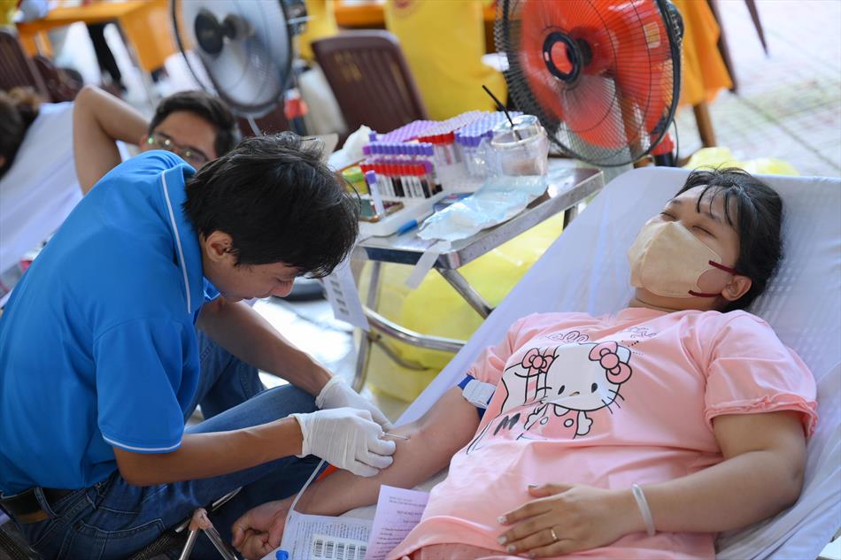 6 HIẾN MÁU TƯƠI ĐẸP 6 HIẾN MÁU TƯƠI ĐẸP