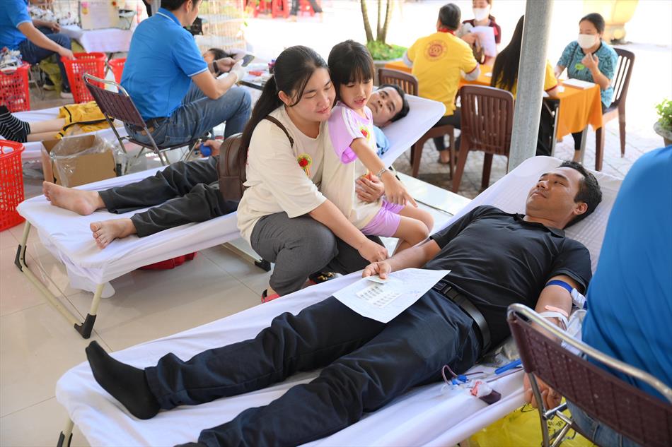 6 HIẾN MÁU TƯƠI ĐẸP 6 HIẾN MÁU TƯƠI ĐẸP