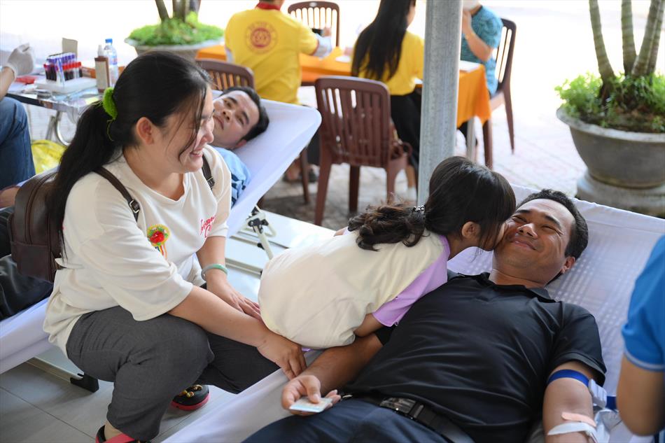 6 HIẾN MÁU TƯƠI ĐẸP 6 HIẾN MÁU TƯƠI ĐẸP