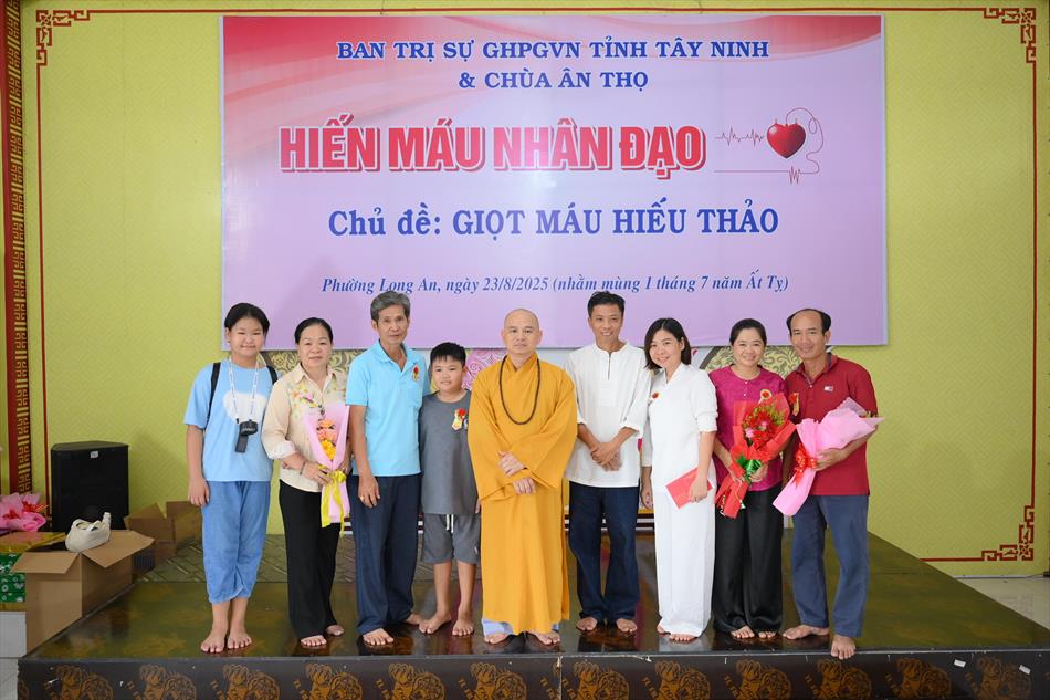 10 KHOẢNH KHẮC ĐÁNG NHỚ 10 KHOẢNH KHẮC ĐÁNG NHỚ