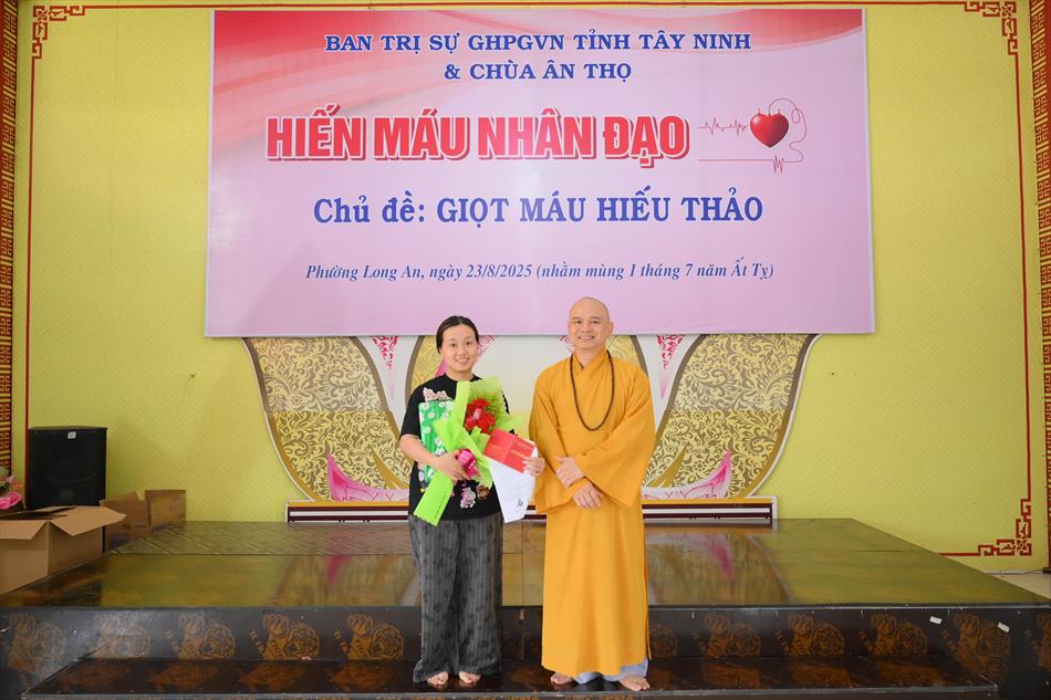 10 KHOẢNH KHẮC ĐÁNG NHỚ 10 KHOẢNH KHẮC ĐÁNG NHỚ