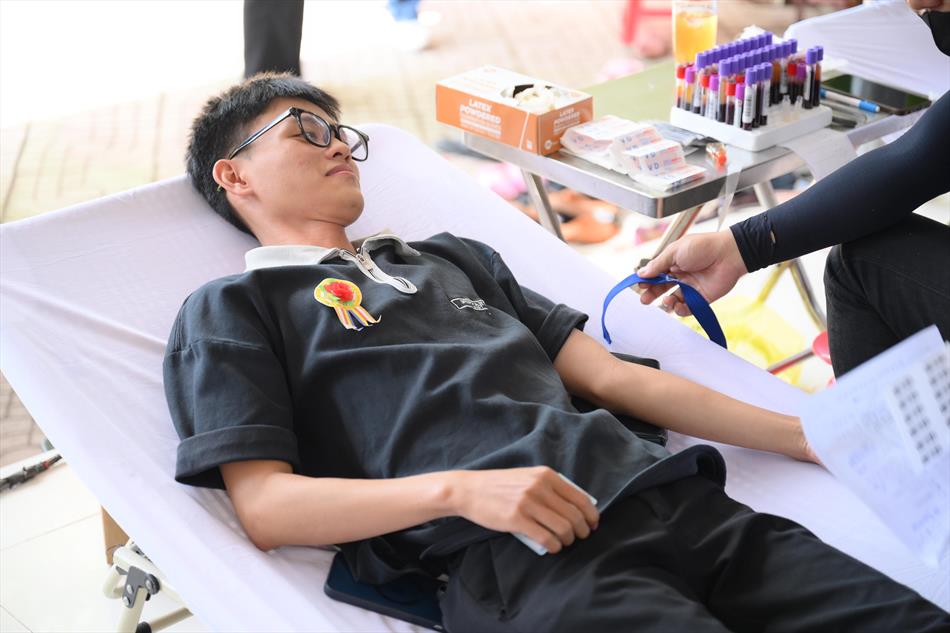 6 HIẾN MÁU TƯƠI ĐẸP 6 HIẾN MÁU TƯƠI ĐẸP