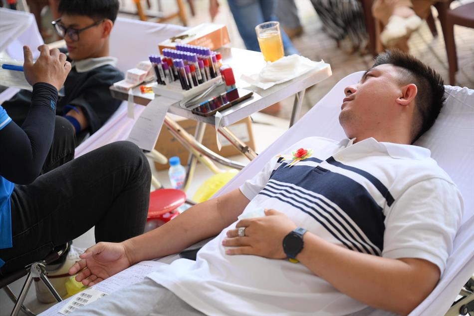 6 HIẾN MÁU TƯƠI ĐẸP 6 HIẾN MÁU TƯƠI ĐẸP