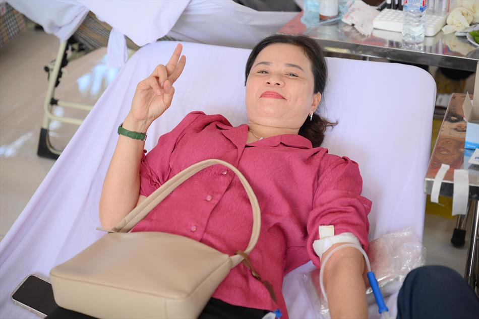 6 HIẾN MÁU TƯƠI ĐẸP 6 HIẾN MÁU TƯƠI ĐẸP