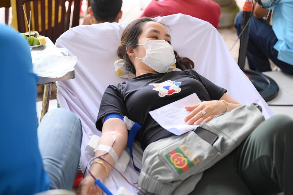 6 HIẾN MÁU TƯƠI ĐẸP 6 HIẾN MÁU TƯƠI ĐẸP