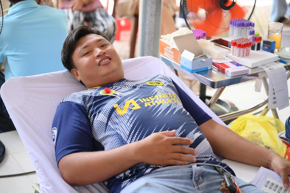 6 HIẾN MÁU TƯƠI ĐẸP 6 HIẾN MÁU TƯƠI ĐẸP