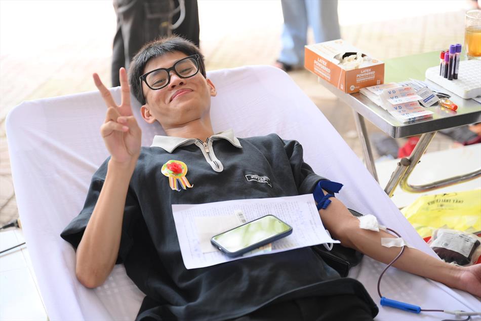 6 HIẾN MÁU TƯƠI ĐẸP 6 HIẾN MÁU TƯƠI ĐẸP