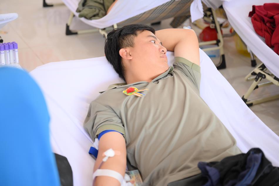 6 HIẾN MÁU TƯƠI ĐẸP 6 HIẾN MÁU TƯƠI ĐẸP