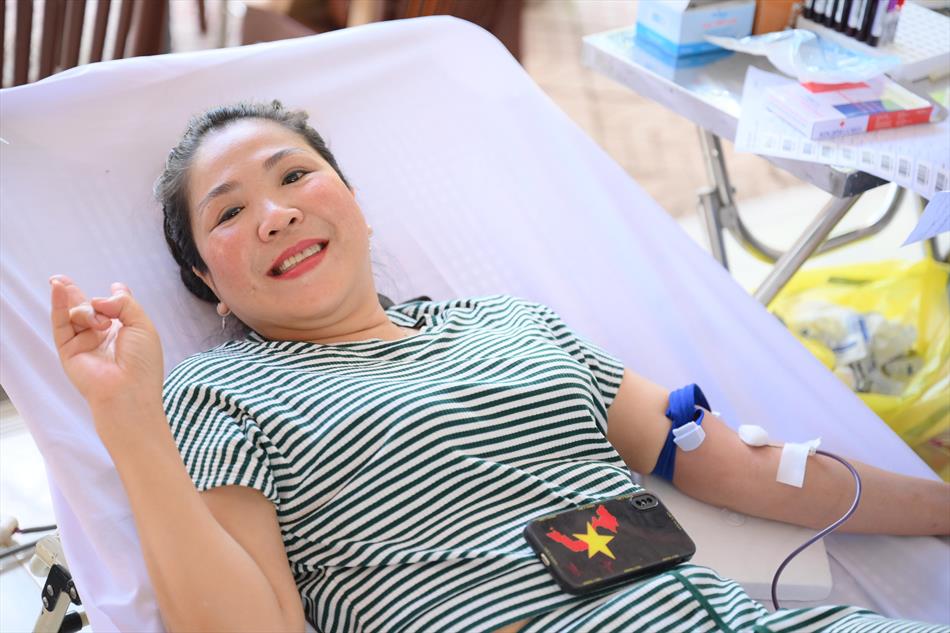6 HIẾN MÁU TƯƠI ĐẸP 6 HIẾN MÁU TƯƠI ĐẸP