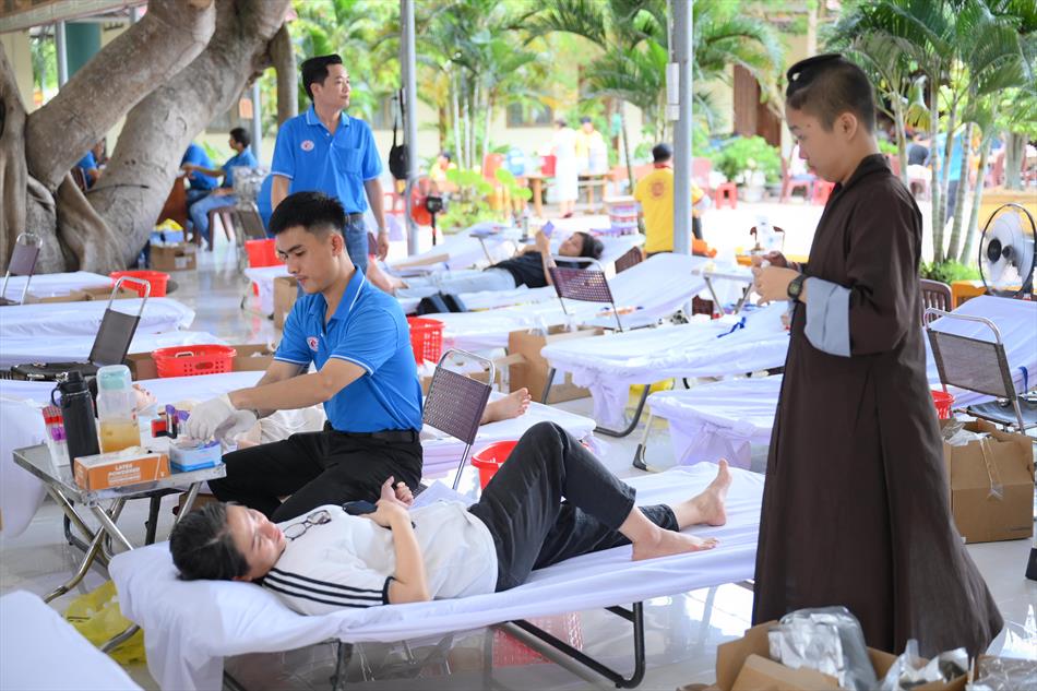 6 HIẾN MÁU TƯƠI ĐẸP 6 HIẾN MÁU TƯƠI ĐẸP