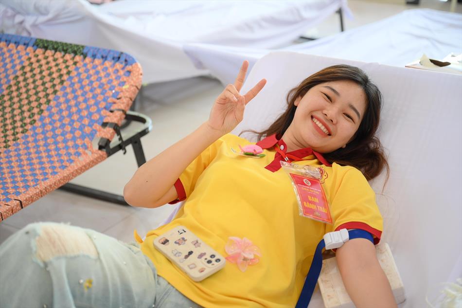 6 HIẾN MÁU TƯƠI ĐẸP 6 HIẾN MÁU TƯƠI ĐẸP
