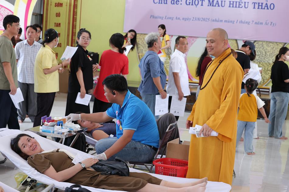 2 ĐẠI DIỆN GIÁO HỘI TỈNH NHÀ THĂM ĐỘNG VIÊN 2 ĐẠI DIỆN GIÁO HỘI TỈNH NHÀ THĂM ĐỘNG VIÊN