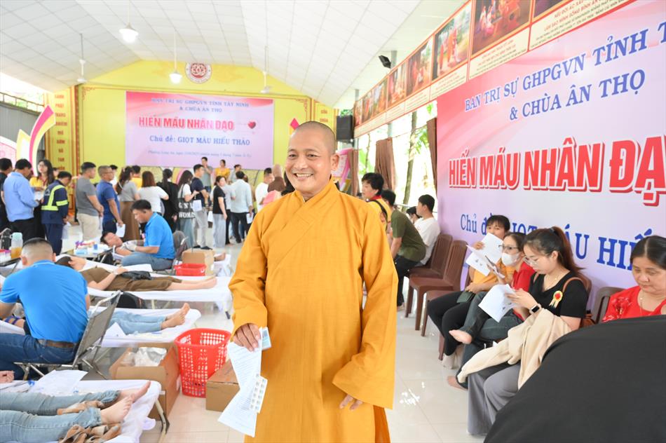 2 ĐẠI DIỆN GIÁO HỘI TỈNH NHÀ THĂM ĐỘNG VIÊN 2 ĐẠI DIỆN GIÁO HỘI TỈNH NHÀ THĂM ĐỘNG VIÊN