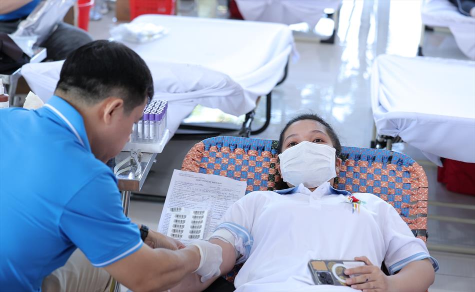 6 HIẾN MÁU TƯƠI ĐẸP 6 HIẾN MÁU TƯƠI ĐẸP