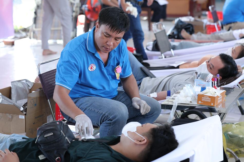 6 HIẾN MÁU TƯƠI ĐẸP 6 HIẾN MÁU TƯƠI ĐẸP