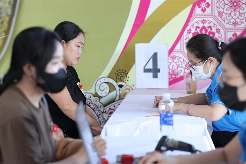 6 HIẾN MÁU TƯƠI ĐẸP 6 HIẾN MÁU TƯƠI ĐẸP
