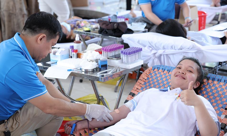 6 HIẾN MÁU TƯƠI ĐẸP 6 HIẾN MÁU TƯƠI ĐẸP