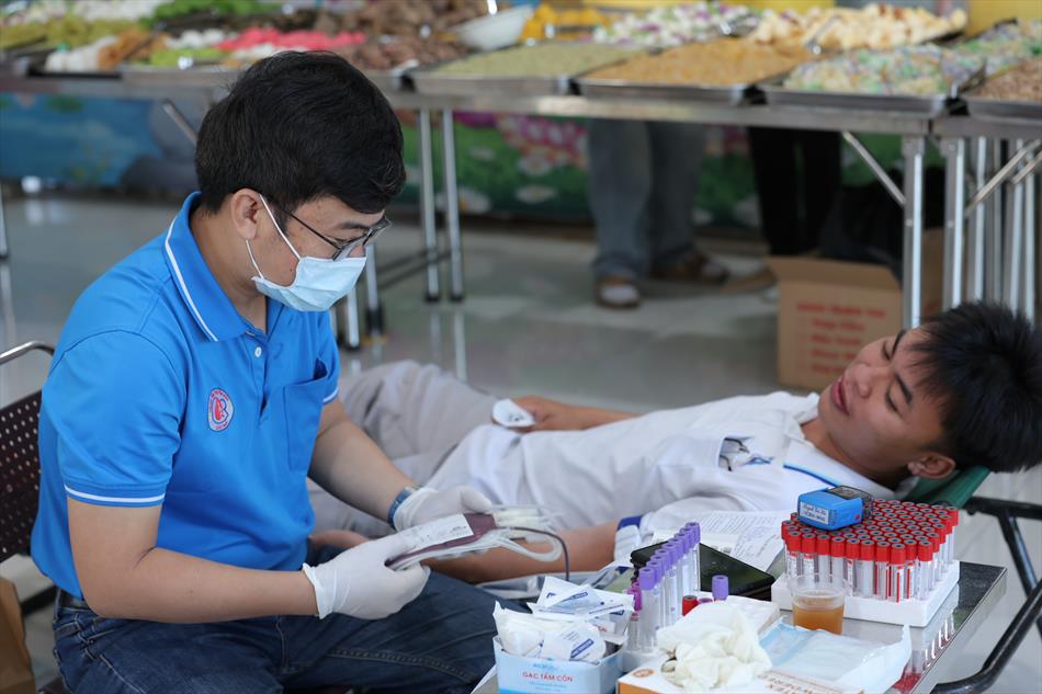 6 HIẾN MÁU TƯƠI ĐẸP 6 HIẾN MÁU TƯƠI ĐẸP
