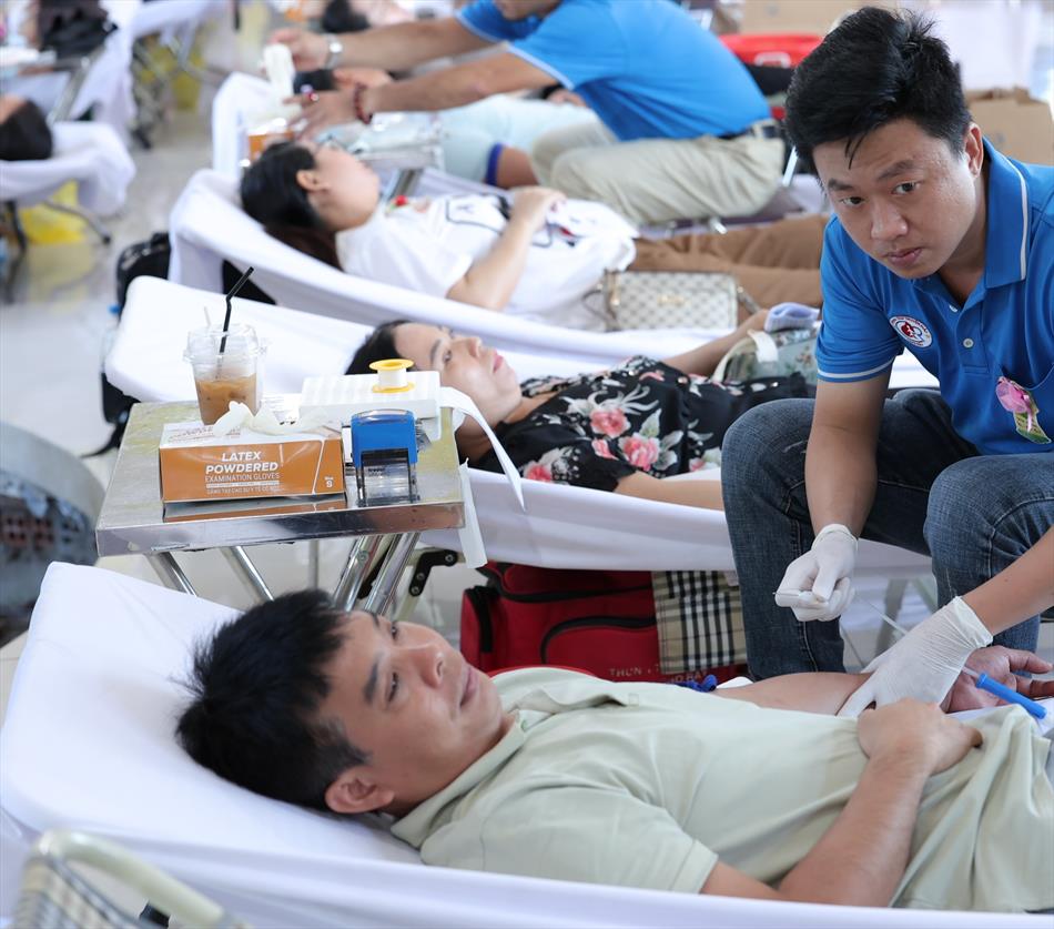 6 HIẾN MÁU TƯƠI ĐẸP 6 HIẾN MÁU TƯƠI ĐẸP