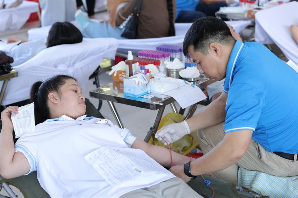 6 HIẾN MÁU TƯƠI ĐẸP 6 HIẾN MÁU TƯƠI ĐẸP