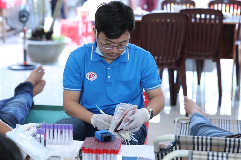 6 HIẾN MÁU TƯƠI ĐẸP 6 HIẾN MÁU TƯƠI ĐẸP