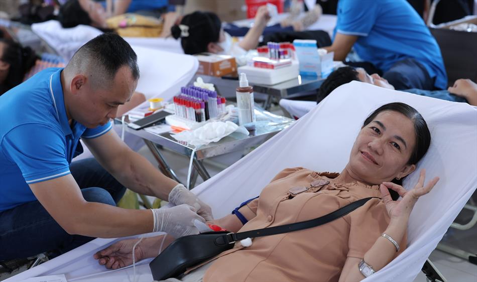 6 HIẾN MÁU TƯƠI ĐẸP 6 HIẾN MÁU TƯƠI ĐẸP