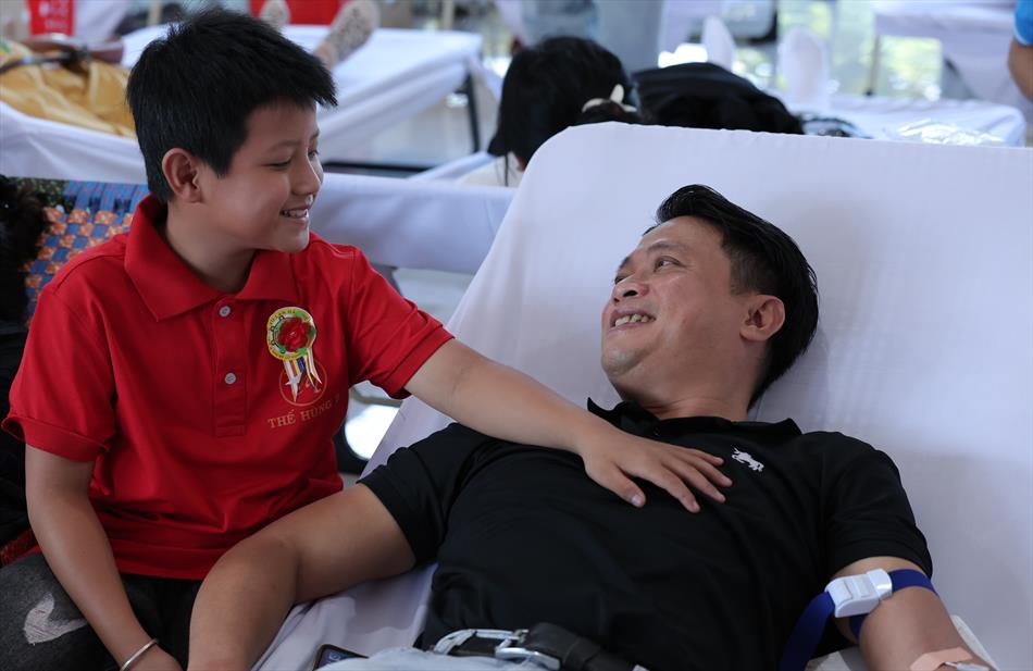 6 HIẾN MÁU TƯƠI ĐẸP 6 HIẾN MÁU TƯƠI ĐẸP