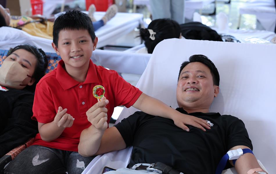 6 HIẾN MÁU TƯƠI ĐẸP 6 HIẾN MÁU TƯƠI ĐẸP