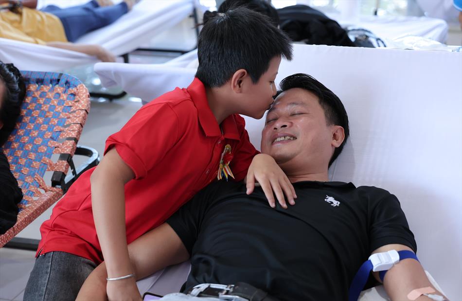 6 HIẾN MÁU TƯƠI ĐẸP 6 HIẾN MÁU TƯƠI ĐẸP
