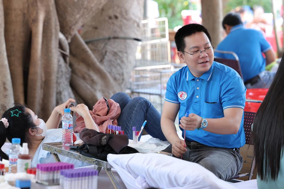 6 HIẾN MÁU TƯƠI ĐẸP 6 HIẾN MÁU TƯƠI ĐẸP