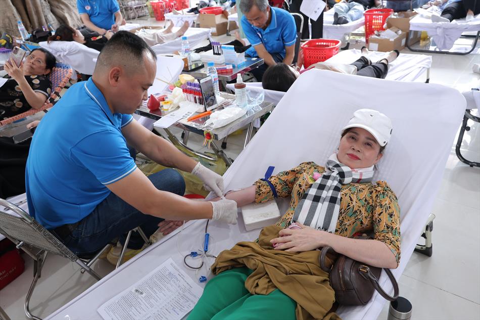 6 HIẾN MÁU TƯƠI ĐẸP 6 HIẾN MÁU TƯƠI ĐẸP