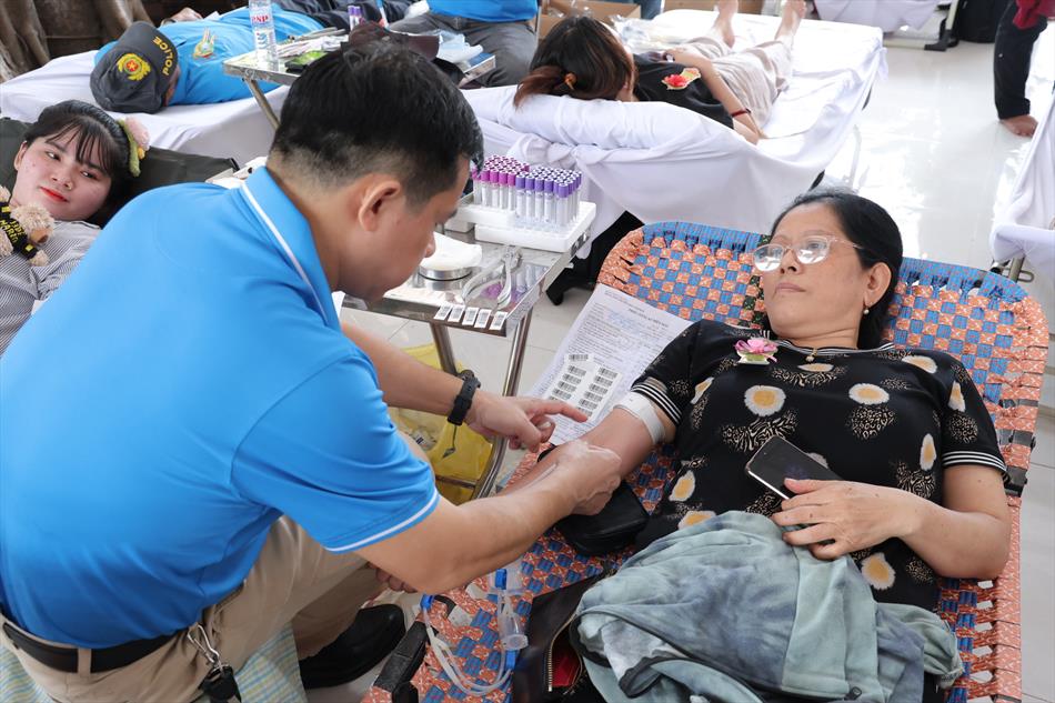 6 HIẾN MÁU TƯƠI ĐẸP 6 HIẾN MÁU TƯƠI ĐẸP
