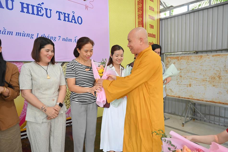 3 TẶNG QUÀ TRI ÂN 3 TẶNG QUÀ TRI ÂN