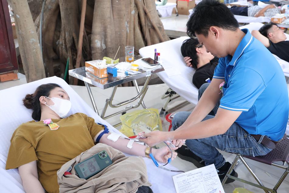 6 HIẾN MÁU TƯƠI ĐẸP 6 HIẾN MÁU TƯƠI ĐẸP