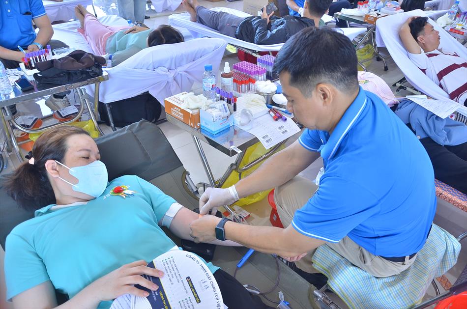 6 HIẾN MÁU TƯƠI ĐẸP 6 HIẾN MÁU TƯƠI ĐẸP