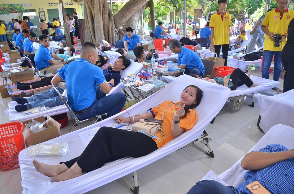 6 HIẾN MÁU TƯƠI ĐẸP 6 HIẾN MÁU TƯƠI ĐẸP