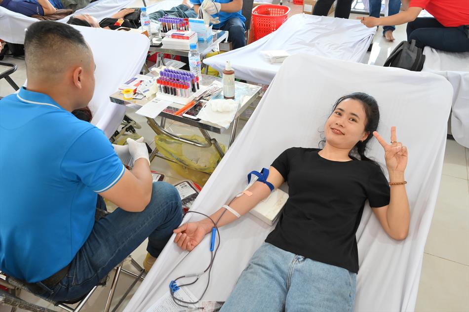 6 HIẾN MÁU TƯƠI ĐẸP 6 HIẾN MÁU TƯƠI ĐẸP