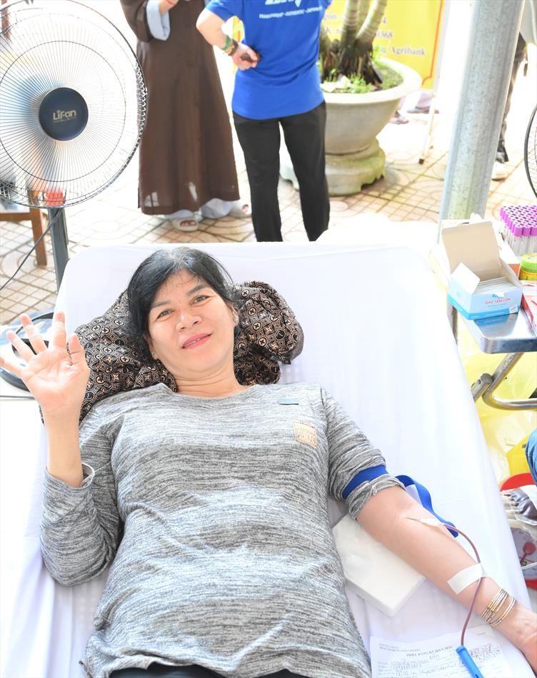 6 HIẾN MÁU TƯƠI ĐẸP 6 HIẾN MÁU TƯƠI ĐẸP