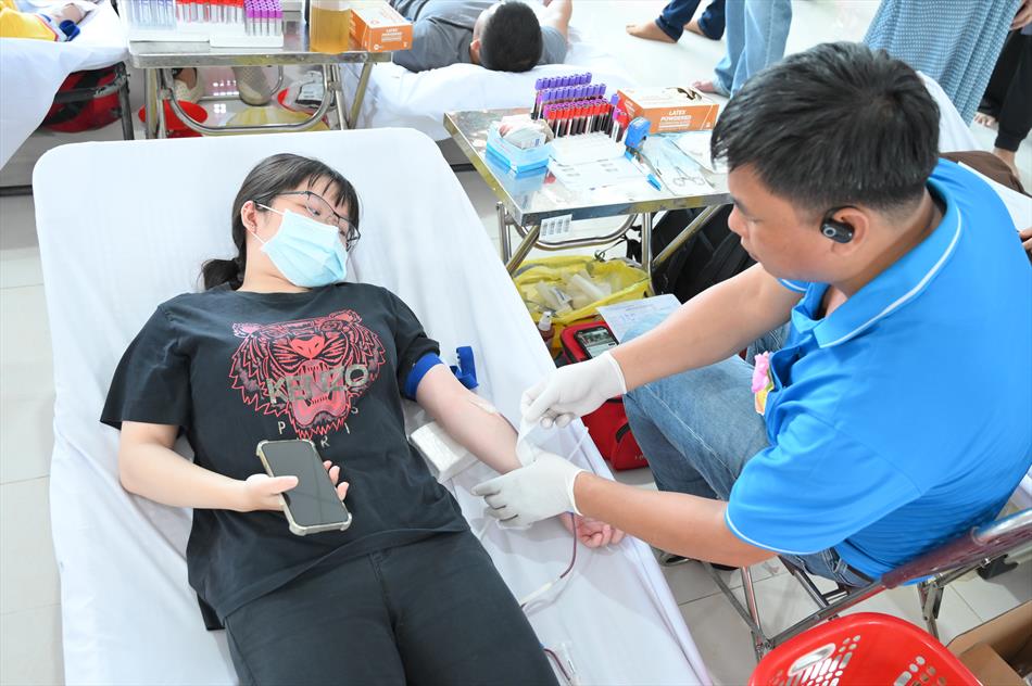 6 HIẾN MÁU TƯƠI ĐẸP 6 HIẾN MÁU TƯƠI ĐẸP