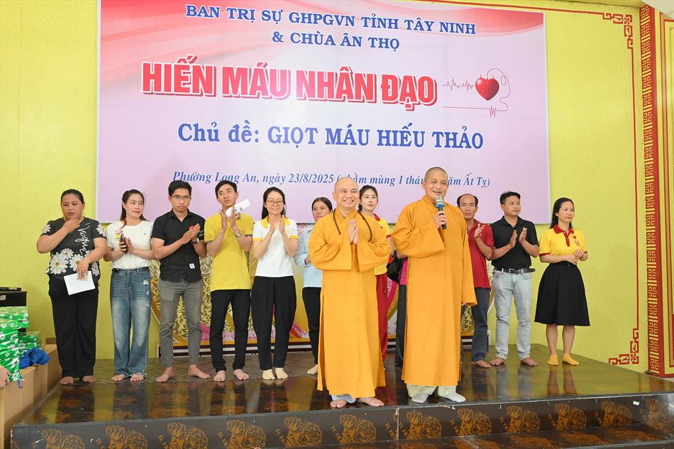 3 TẶNG QUÀ TRI ÂN 3 TẶNG QUÀ TRI ÂN